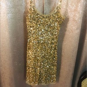 Gold Sequin dress!! 💛